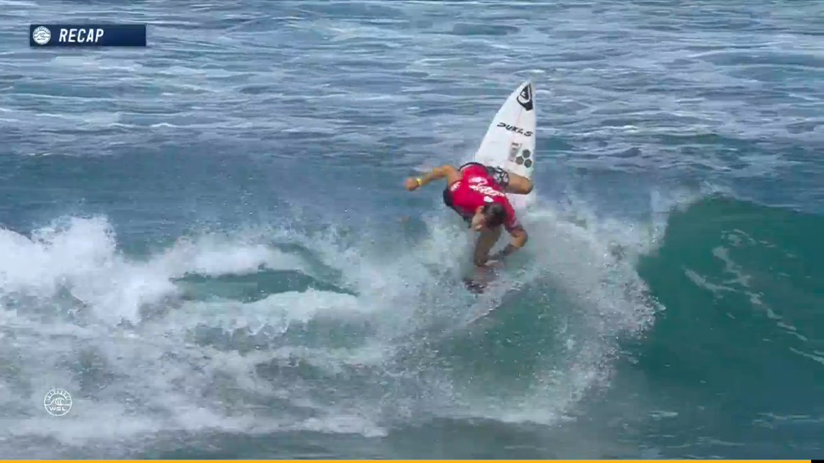 wipeoutsurfmag's tweet photo. Aritz supera con solvencia su primera manga del #HawaiianPro, donde se espera que las condiciones mejoren levemente a lo largo del día.
#surf #redsurfmedia #GoAritz https://t.co/wwKwDWF3k7