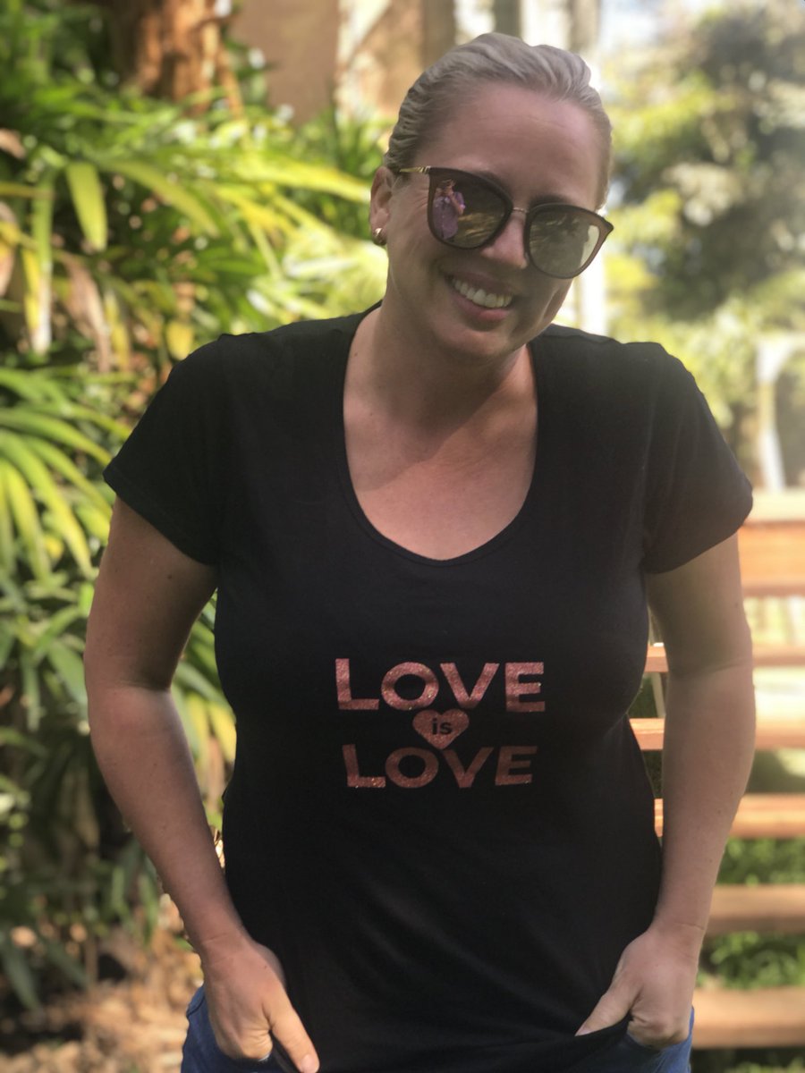 CookerandLooker's tweet photo. Just three minutes to go.  I’m wearing my lucky shirt!!  #MarriageEquality #pleasebeyes https://t.co/QNqt2XcV71