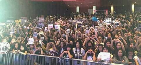 NheChied's tweet photo. #2YEARSOFMITAMALBUMLAUNCHEDPH

OMG!! THAT MOMENT WHEN  HARRY STYLES SAW THE BIGGEST ALBUM LAUNCH IN THE PHILIPPINES "MITAM LAUNCH" AND HE TWEETED AND REPLIED TO ASTROPLUS..😢😢 JUST PROUD AF TO ALL OF US DIRECTIONERS FINALLY HARRY NOTICED US FILOS .CONGRATS ALL. @Astroplus1 https://t.co/oTIXS3ibSo