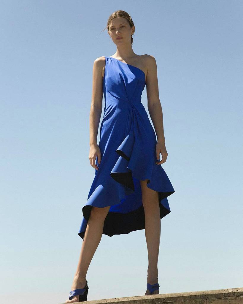 fashionotes's tweet photo. New Heights w/ @dionlee - Resort 18 •
Emma wears the Artillery Drape Dress, Default Blue. 📷 @bowenarico .
.
.
#dailyfashionotes #digitalf… https://t.co/7X7GOTfXbk