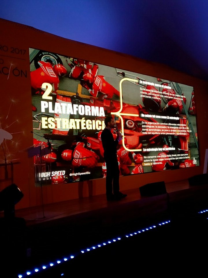 delarivagroup's tweet photo. #HighSpeedBusiness "Si la organización no conoce la estrategia, el ritmo en ella no será uniforme" Eduardo de León en #DíaAMAPRO https://t.co/TObxPq8RAc