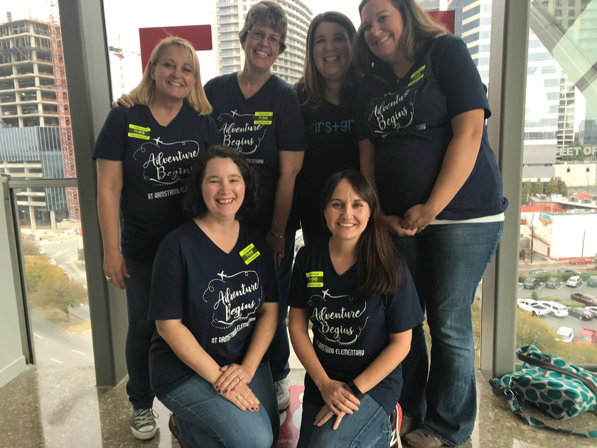 kadietz87's tweet photo. The people I plan with! #bestteamever #ThankfulAviator @AES_Aviators https://t.co/6HZMwBNVGS