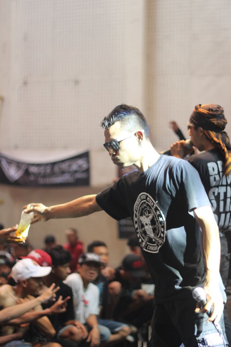 discausepunk's tweet photo. Tasikmalaya bersatu VII, Nov 5th 2017
#discause #punk #punkrock #tasikmalaya https://t.co/Lh4x8LtKwB