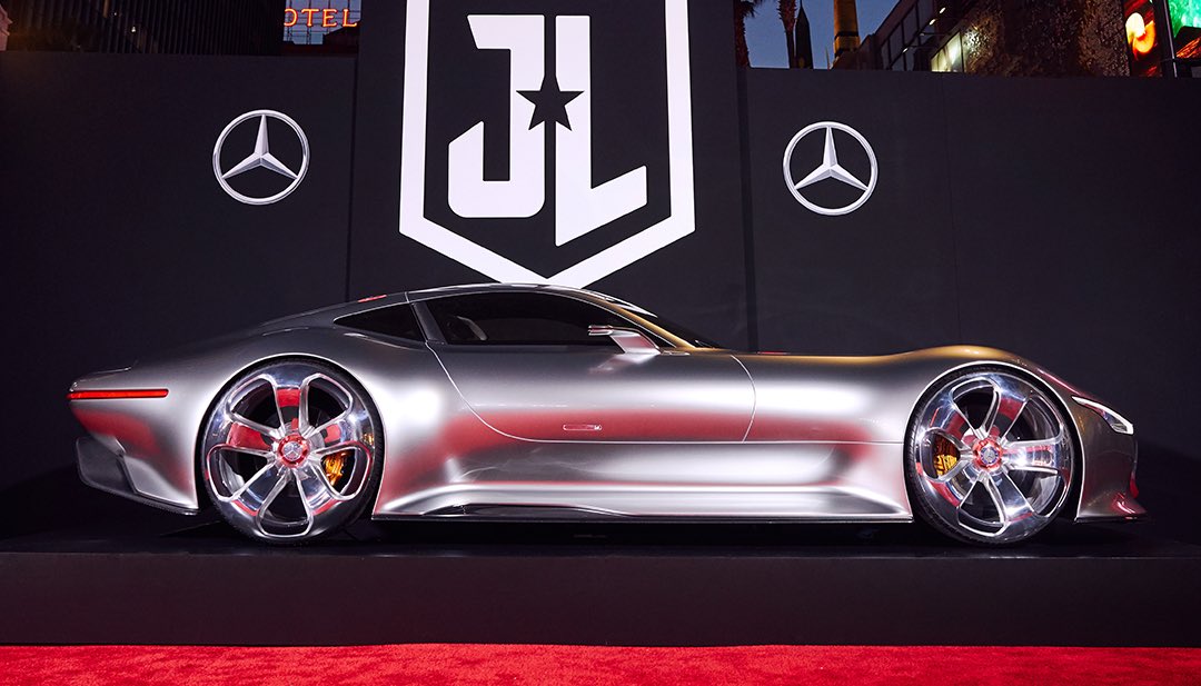 Super Heroes need super cars. Check out the #AMG Vision #GT last night at the #JLWorldPremiere. https://t.co/tPhzCoNZ2v