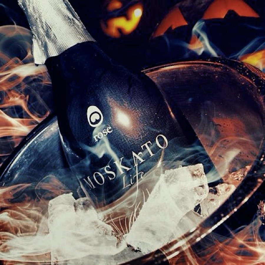 MoskatoLife's tweet photo. It’s never good to keep things bottled up. https://t.co/SSiy3K4AeP