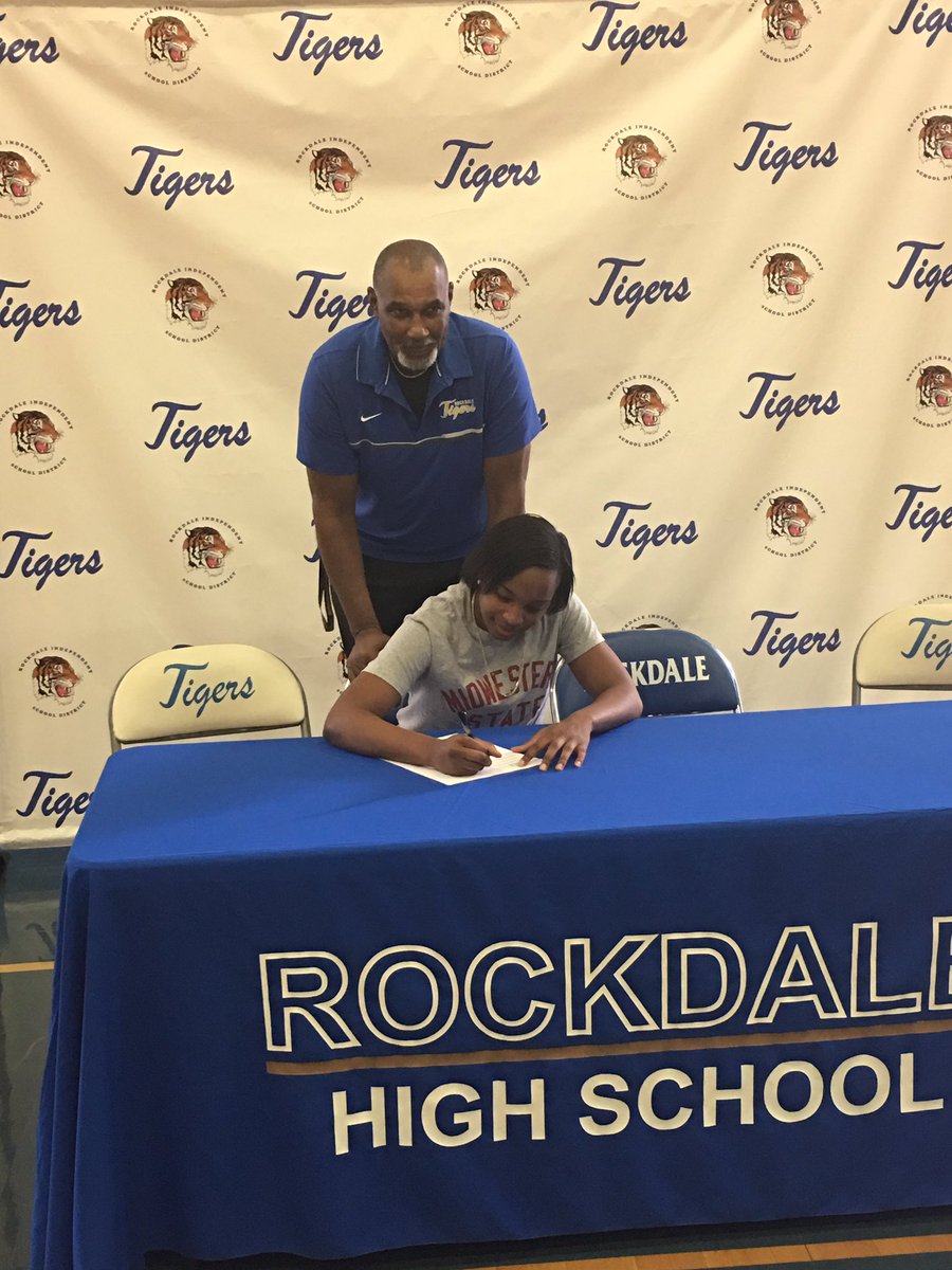 Rockdale_bball's tweet photo. Congrats to @frances_k_3  on her signing day!  Rockdale Basketball is extremely proud of you! Keep that Tiger Fight going @MidwesternState #🏀🔥🔥 https://t.co/QWgQGLNWsJ