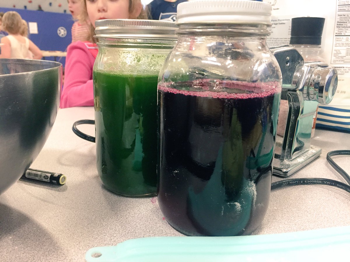 rachelmarker's tweet photo. Lucky #LOlearns after school students learn to make their own noodles from beet and spinach infused dough! #farmtotable #BSD7chat #GratitudeSnaps Day 14 https://t.co/sFP4oSvhkx