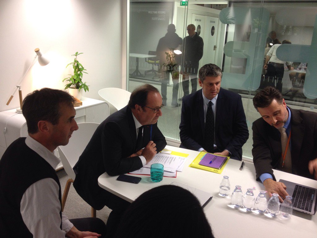 Merci <a href="/fhollande/">François Hollande</a> pour votre intérêt pour <a href="/MureauxTourisme/">Vivre Les Mureaux</a> et <a href="/Supraways/">Supraways</a> et votre accueil à <a href="/LaFrancesengage/">La France s'engage</a>