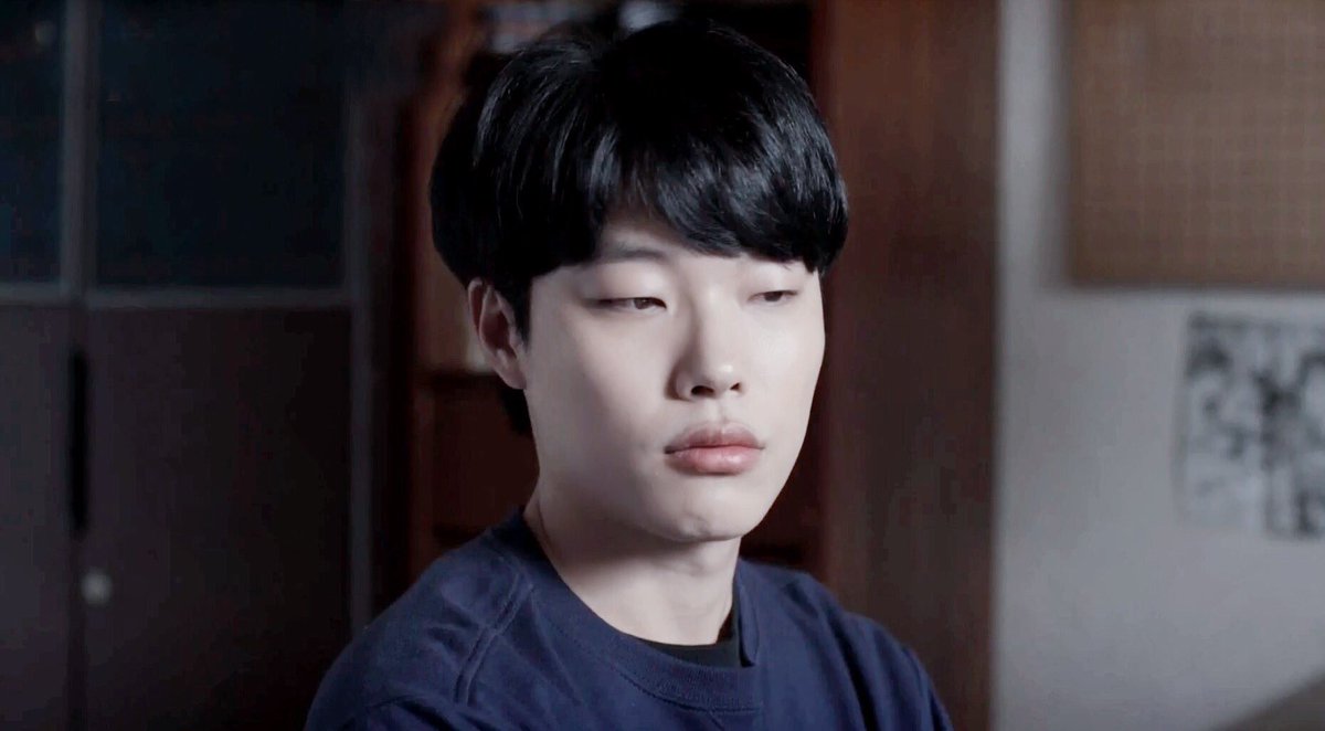 reply_KJH's tweet photo. 잘들 지내고 있냐? 뭐... 별건 아니고. 내일 수능이잖아. 너희 생각나서 왔어. 잘 풀고, 잘 찍고. 아, 보라 누나가 부른다. 잘 하자. 너희는 최선을 다 했으니까. https://t.co/NQe5xkFHms