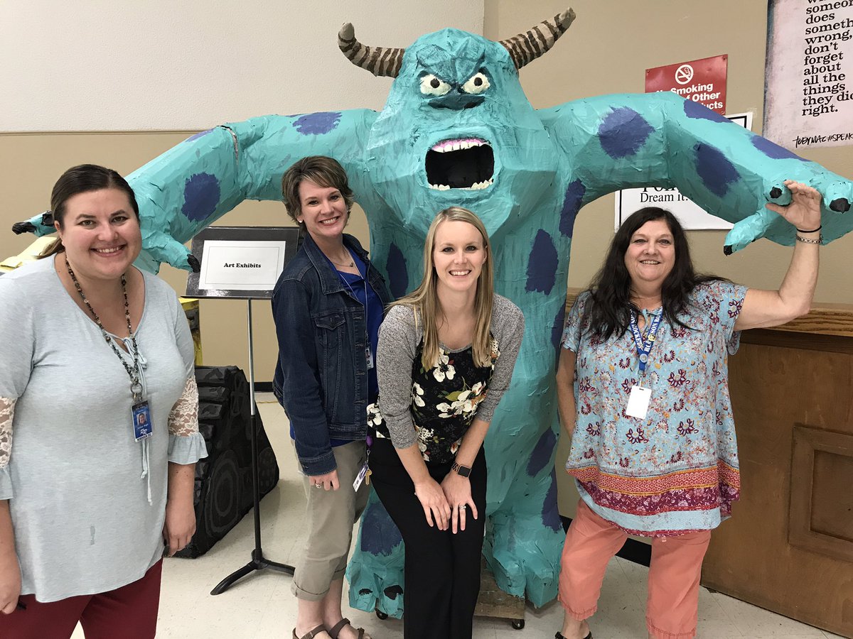 SJonesELAR's tweet photo. Just hanging with some crazy monsters tonight! #rjhexpo2017 @whatsnewatrjh #robinsonisd https://t.co/cfA6IwMS5S
