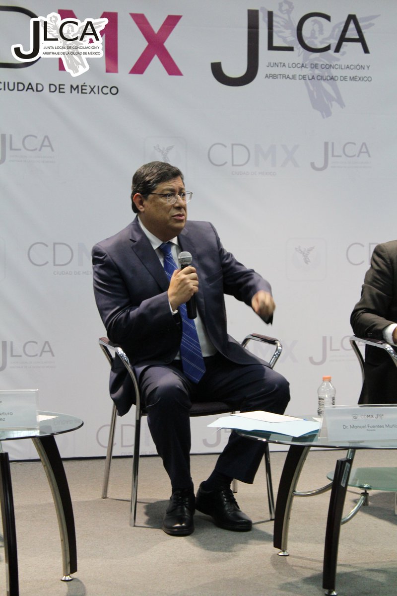JuntaLocalCDMX's tweet photo. El Dr. @Manuel_FuentesM señaló en su conferencia que los Centros de Conciliación deberán ser espacios donde las partes confíen. El arbitraje privado sería un retroceso en la materia #laboral, la conciliación debe ser una función eminentemente del Estado. https://t.co/npVB6qud8C
