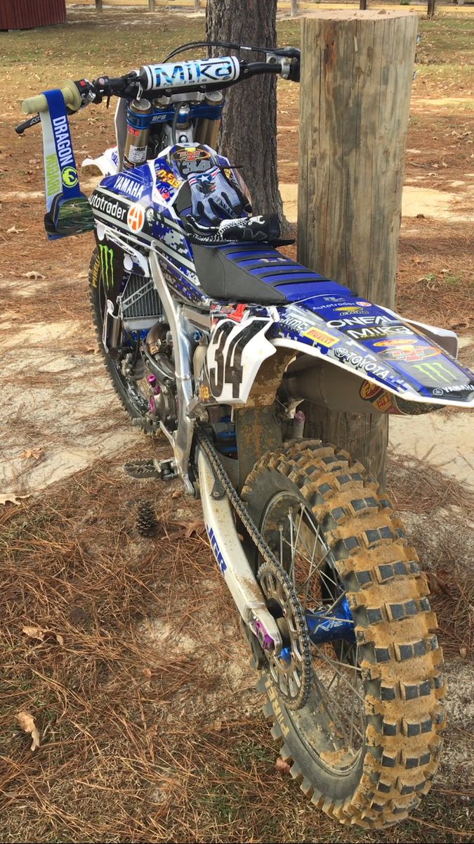 252DirtLife's tweet photo. Is it the weekend yet?! #YAMAHAが美しい  #MonsterEnergy #dragon #Motocross #450 #mikametals #Bikers #lifestyle #MotoLife #34 https://t.co/Se5iRzkTSo