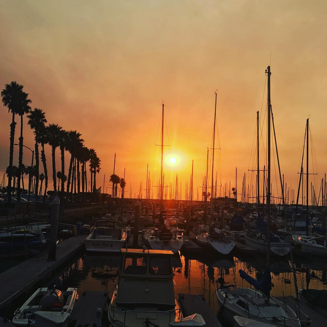 TRBMarriott's tweet photo. Sailing through a colorful week with a vibrant Redondo Beach sunset.⛵️ 
📷: srakeia https://t.co/HOaD04ksiv