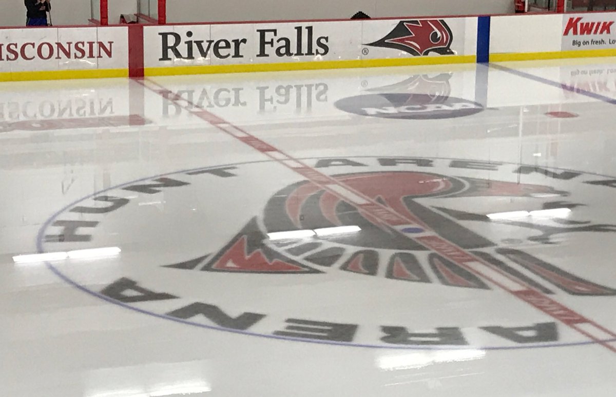 mrchuckkopel's tweet photo. It's time! @UWRFHockey about to do work against the Tommies #UWRF #HuntArena https://t.co/tFmCz3Mewo