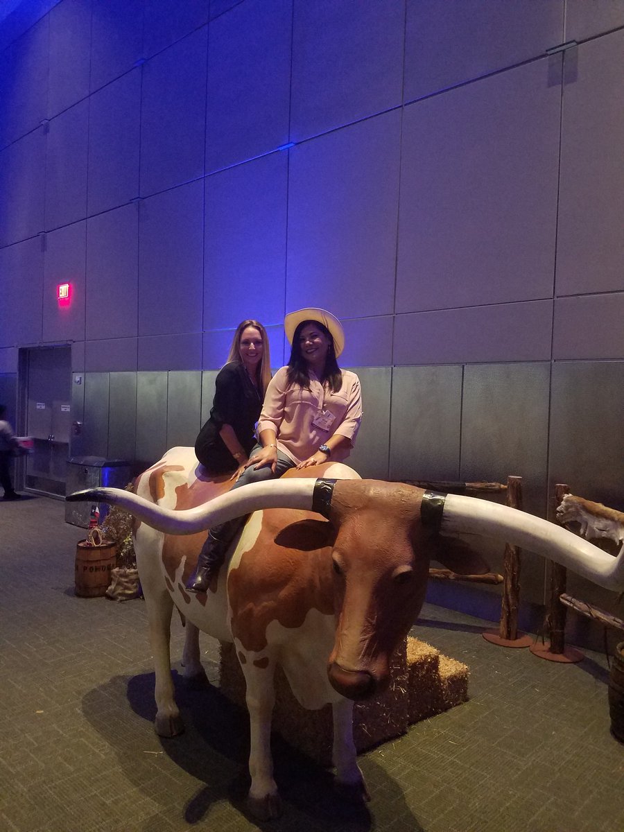 fastenerwomen's tweet photo. Great to see @ProferredRivets &amp; incoming board member Trish from All American Threaded Products #FastenerWomen #Fasteners #WIFISisters at #STAFDAAUSTIN https://t.co/1dzRKoBmGU