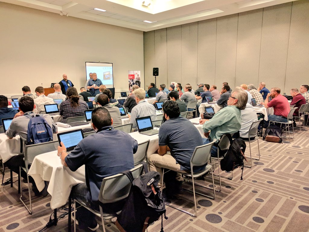 Packed room w/ @AmplifiedIT and @mrjbusteacher in the #Chrome Lab #CETPA2017 #standingroomonly @CDWG_California