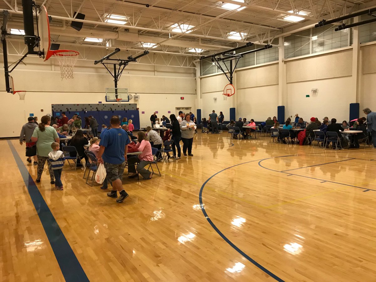 bradbinns2's tweet photo. Family Math Night at Morgan!  #GetYourGameFaceOn https://t.co/MvOdiekinK