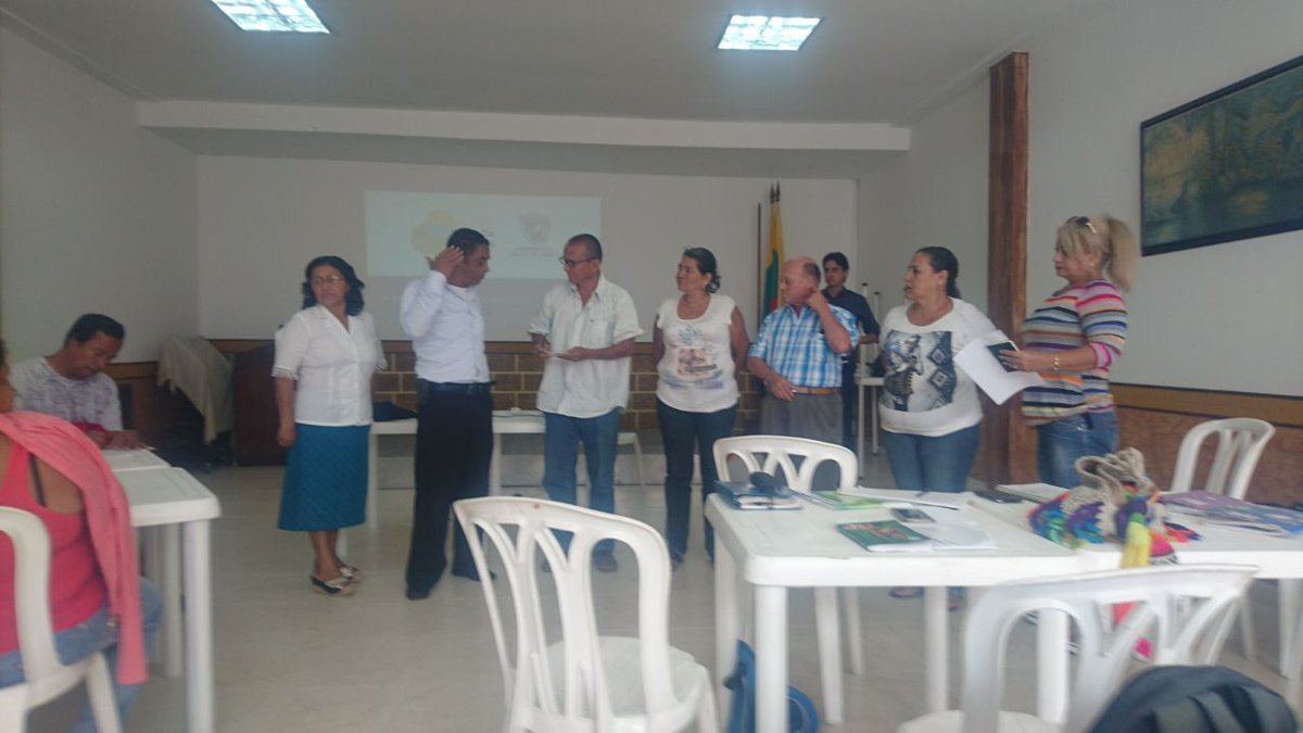 ValleCoord's tweet photo. #14Nov2017 @espartako1117 #CoordAsojuntas de la @GobValle "Asistencia Tecnica Organizaciones sociales en el municipio de #BugaValle" https://t.co/6xFBjxw3e2