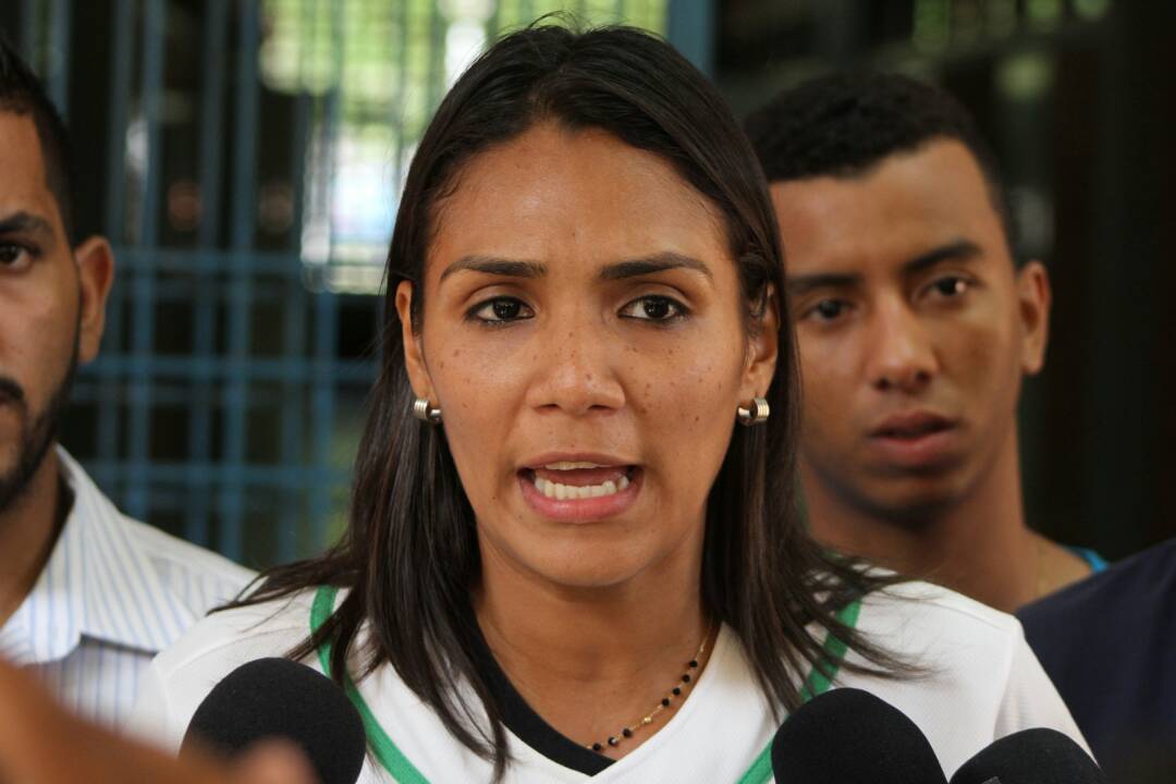 JDS_UNT's tweet photo. . @gleigonzalezdcu perteneciente a la FCU-LUZ: "hay que votar para volver a ese Zulia próspero que dejó Manuel Rosales, quien con una gestión intachable llenó al Zulia de programas sociales que siguen siendo vanguardia en la región” https://t.co/986UYcbqi0