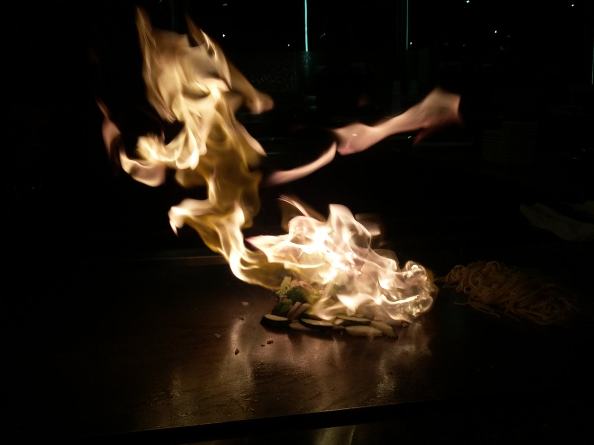 RoseRockin98's tweet photo. #hibachi was great... #fire is looking like #PiratesoftheCaribbean #DavyJones #Amuras https://t.co/dHlT4wpHGm