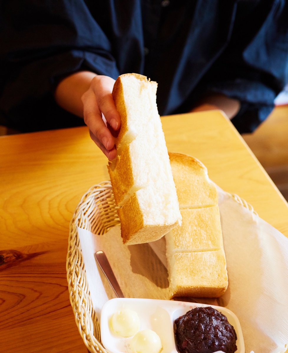 コメダ珈琲店 知ってた さくふわ食感がたまらないコメダの トースト と 小倉トースト は 厚切り に変更することができます 同じメニューなのに 見た目も 食べた時の食感もまったく違います ぜひ機会があればいつもと違うトーストの食べ方を