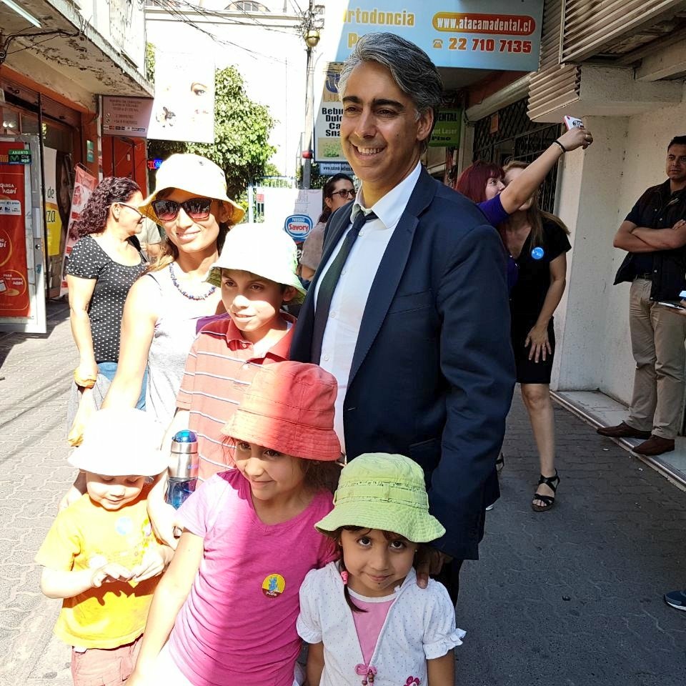 marcoporchile's tweet photo. 🇨🇱#MarcoEnSanBernardo | Algunos candidatos creen que la campaña ya terminó, nosotr@s vamos a luchar hasta el último minuto. ¡Gracias por tanto Chile! https://t.co/IS1W24oKEC