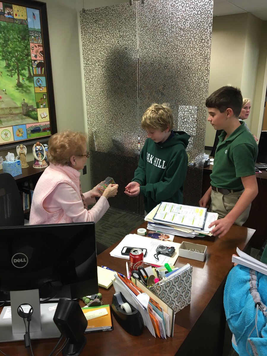 ohs_6thgrade's tweet photo. Sometimes even though you are a sixth grader with no loose teeth a visit with Ms. Roxie is good for the soul @OakHillSchoolTN  #oakhillangel #refocustime https://t.co/MFLUOa3HMp