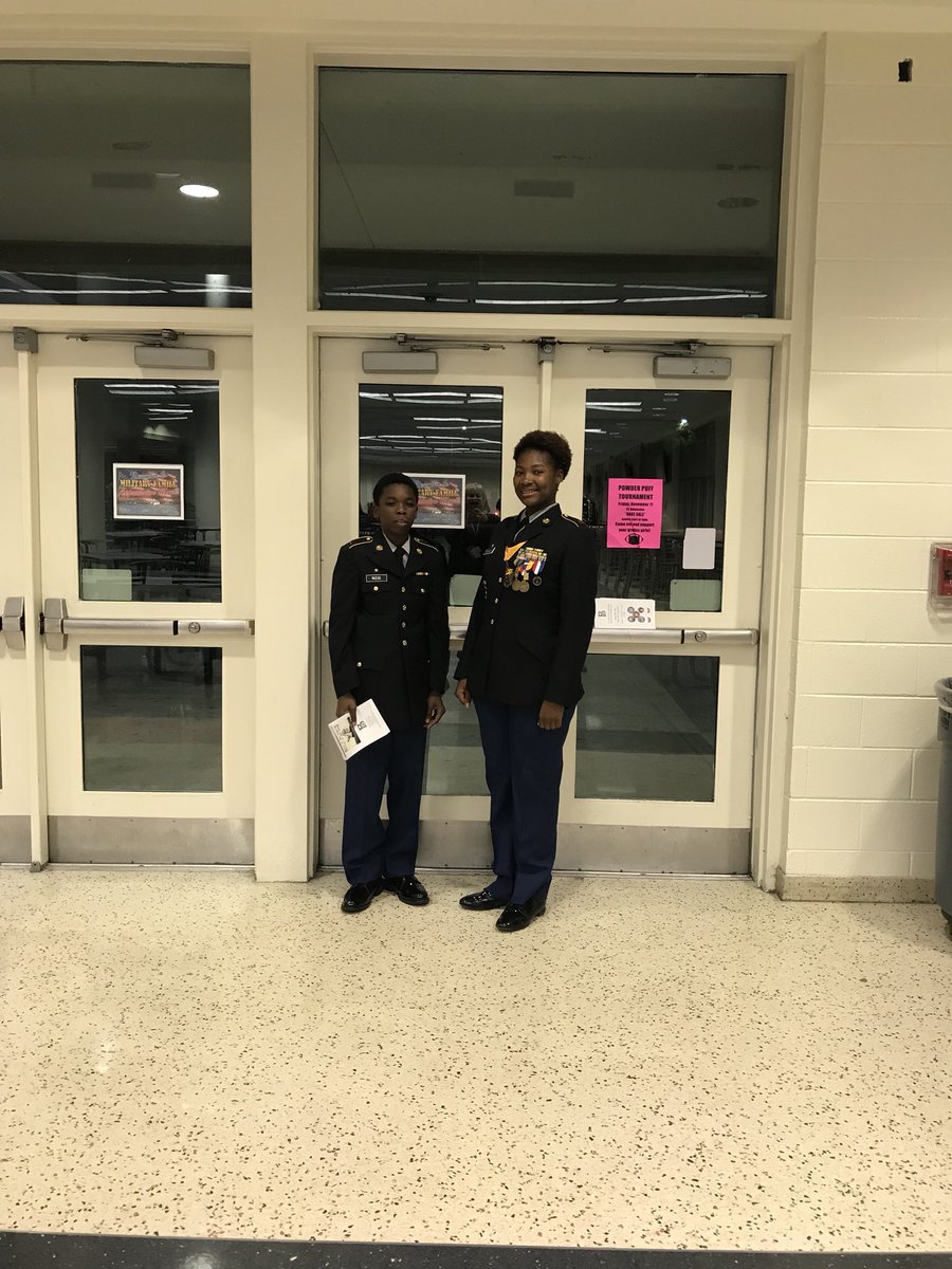 PamHelzer's tweet photo. Military Family Night was a success!! @BHSBengalNation @karenruff #thankyoumilitaryfamilies #thankyouNationalGuard! https://t.co/ceZQjHjA7V