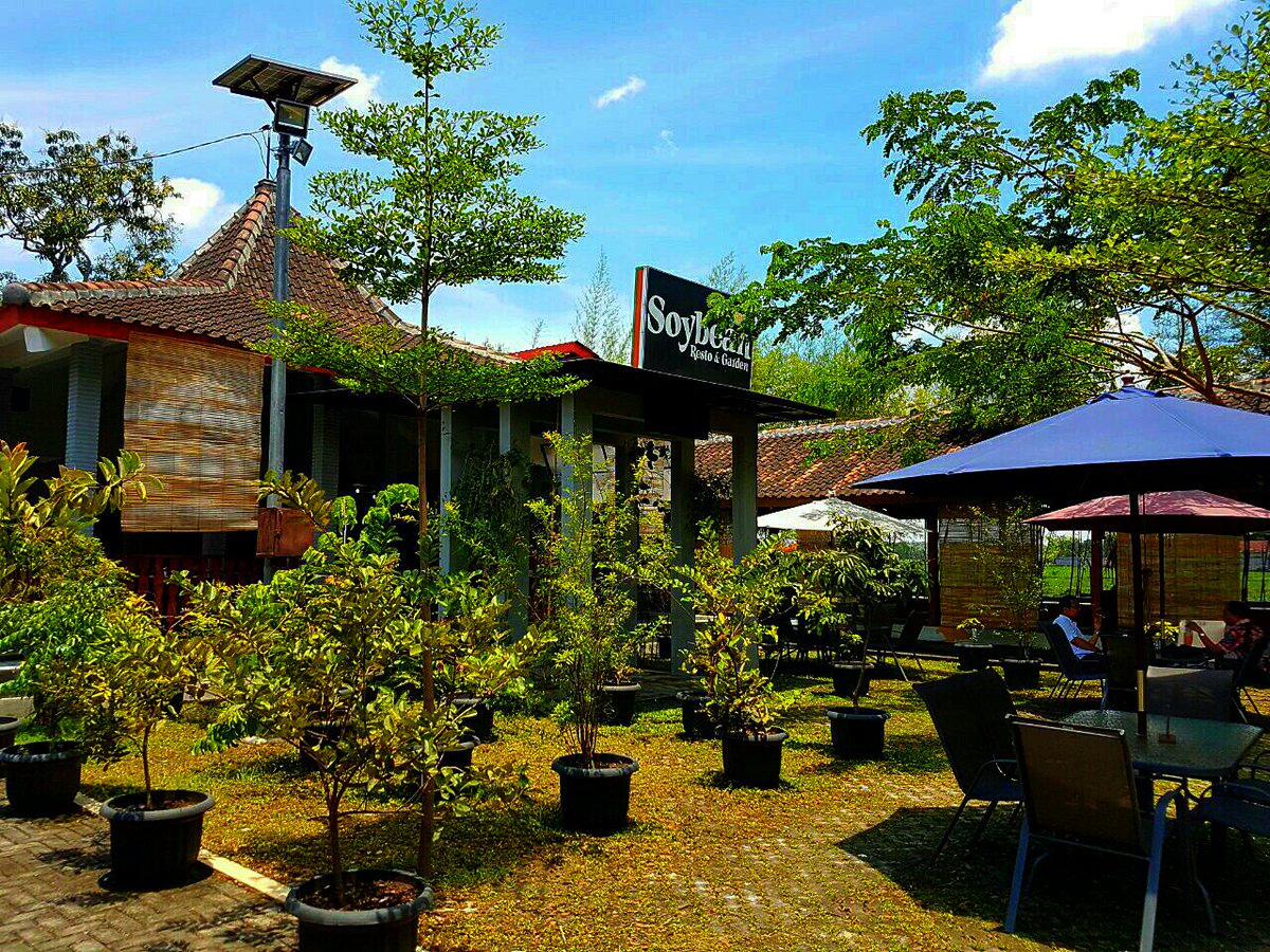 Grobogan negeri kedelai kita, 
Kedelai lokal tanpa rekayasa genetika, 
Mari cintai produk nusantara, 
Petani senang dan sejahtera #KedelaiLokalLebihBaik #AyoBikinRumahKedelai