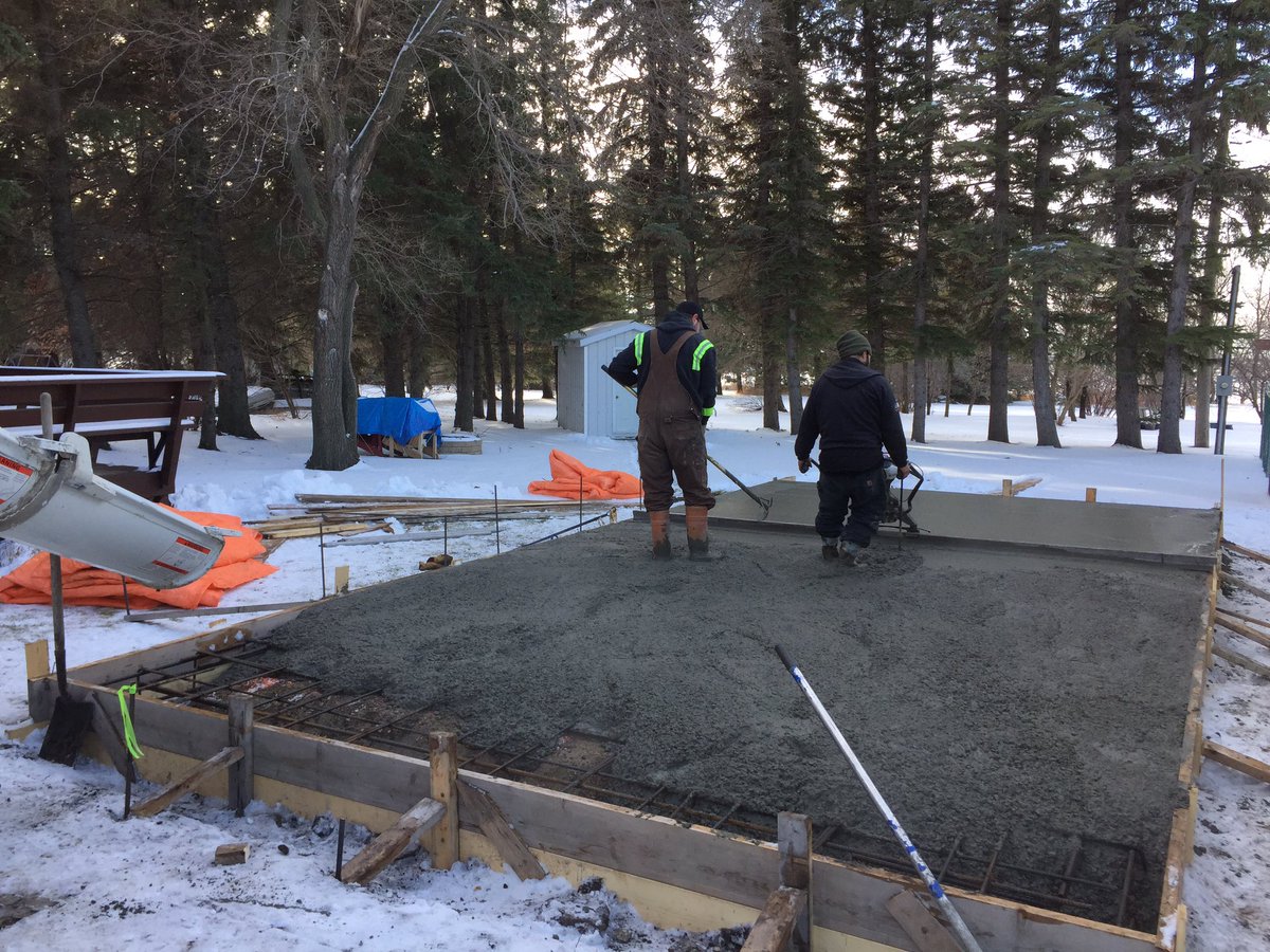 BouletHubs's tweet photo. Gotta have the right concrete mix if you attempt to trowel in open November air. Concrete on-site at 10am - trowel off at 4:30pm #HappyCust https://t.co/Ff8KlivEIP
