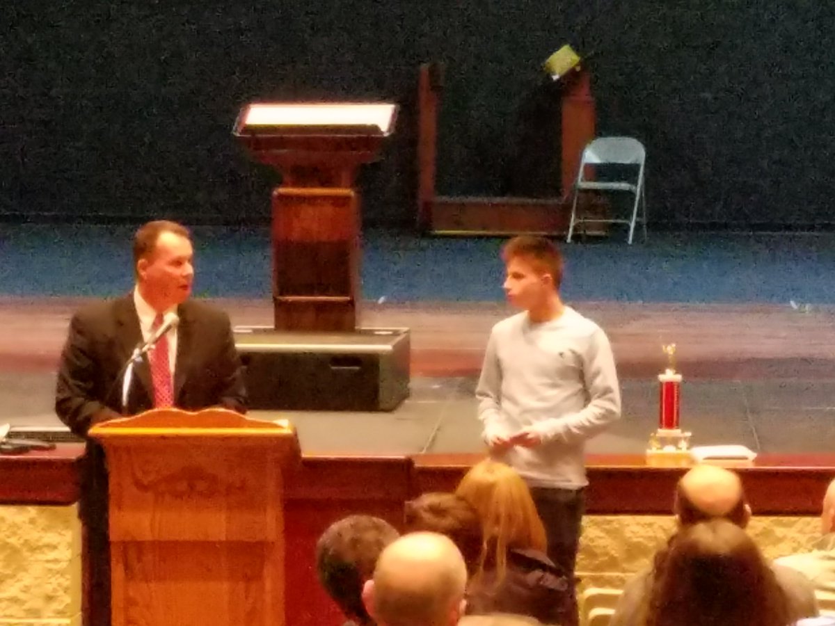 _BBHHS's tweet photo. Coach Roderick recognizing Boys Golfer Jacob! https://t.co/bItZVFRbLh