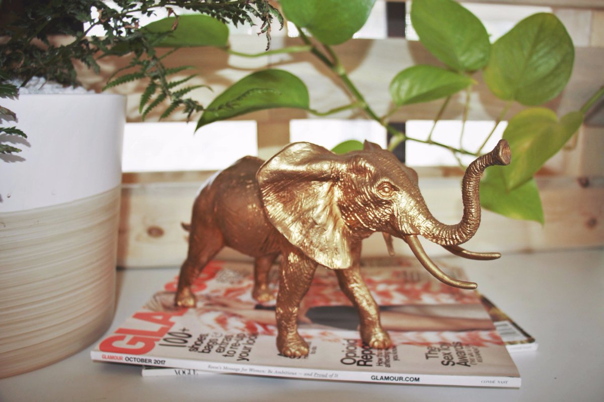 DS2Living's tweet photo. This DIY is so easy, I don't even need all 280 characters to explain it! 
Give old toys new life with a coat of plastic-safe, metallic spray paint. Makes for super-affordable, cheeky statement pieces. Instant DIY gratification. https://t.co/xH6gtyq5S2