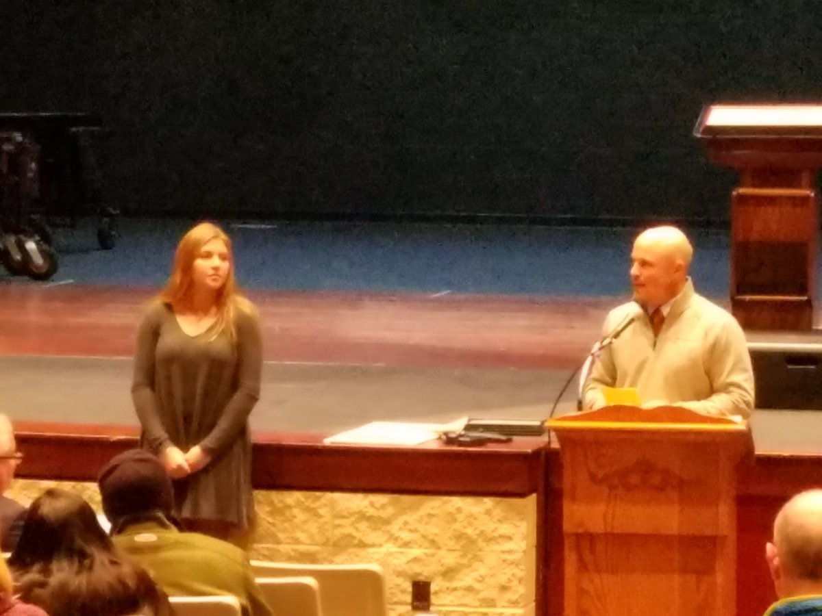 _BBHHS's tweet photo. Hannah being recognized by Girls Golf Coach Bourquin! https://t.co/AQyWPiN1UF
