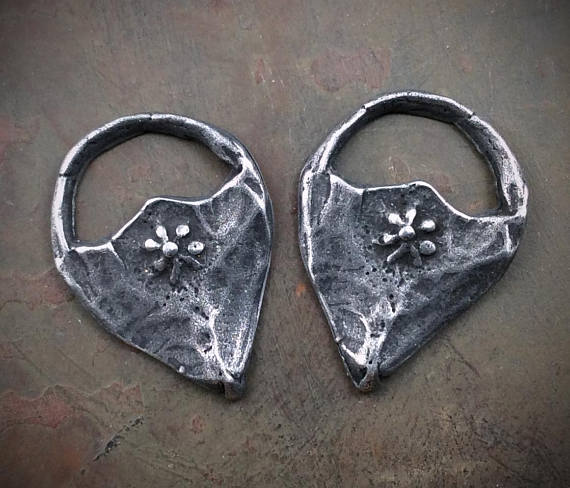 Handmade_Finds's tweet photo. https://t.co/OYRcqt8p5u - #etsy #handmadejewelry - #etsychaching - Flower Charms Handmade Floral Handcrafted Metalwork Jewelry No. 134CD b… https://t.co/u2xBRdl8DT