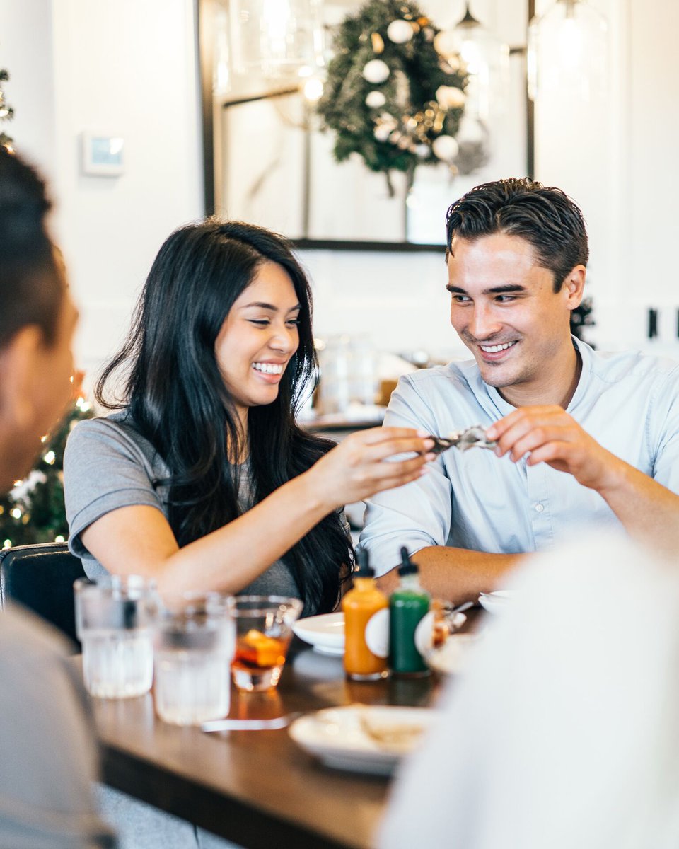 HookSeabar's tweet photo. Whether you're cheers-ing oysters, beers, or specialty cocktails this #holiday season in #Vancouver, we know we'll get you #Hooked
Book your holiday event with us today at https://t.co/ivW1JLq6uc https://t.co/uiP35tG0s7