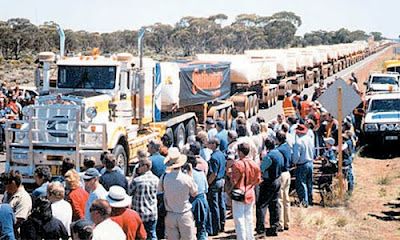 NatRoad_AUS's tweet photo. #Wednesday #Wisdom

Did you know that the longest #road #train ever assembled was 1,018.2 m (3,340 ft) long and consisted of 79 #trailers with a combined weight of 1,072.3 tonnes (2,364 million lb)? https://t.co/lybUPZqq9E