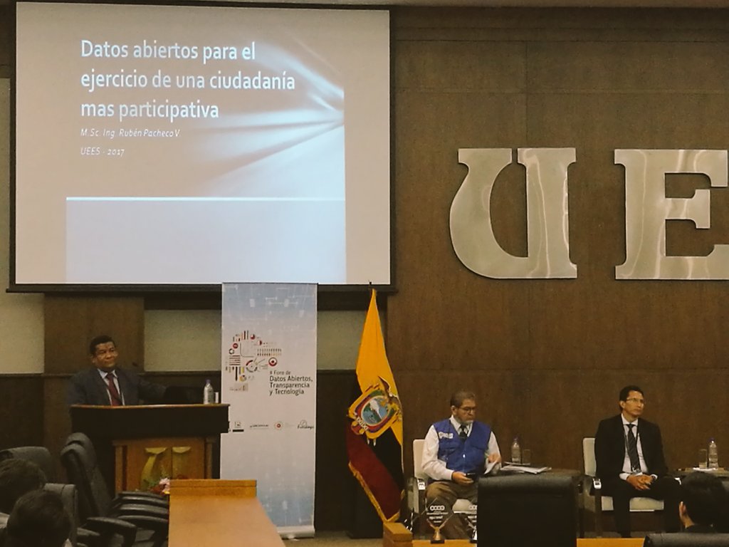 monikjfm's tweet photo. Intervención de nuestro docente @fisteuees Ing. Rubén Pacheco en el II Foro de Datos Abiertos @fundapi #foro2017 #ueesopendata https://t.co/nhQPAfwEkN