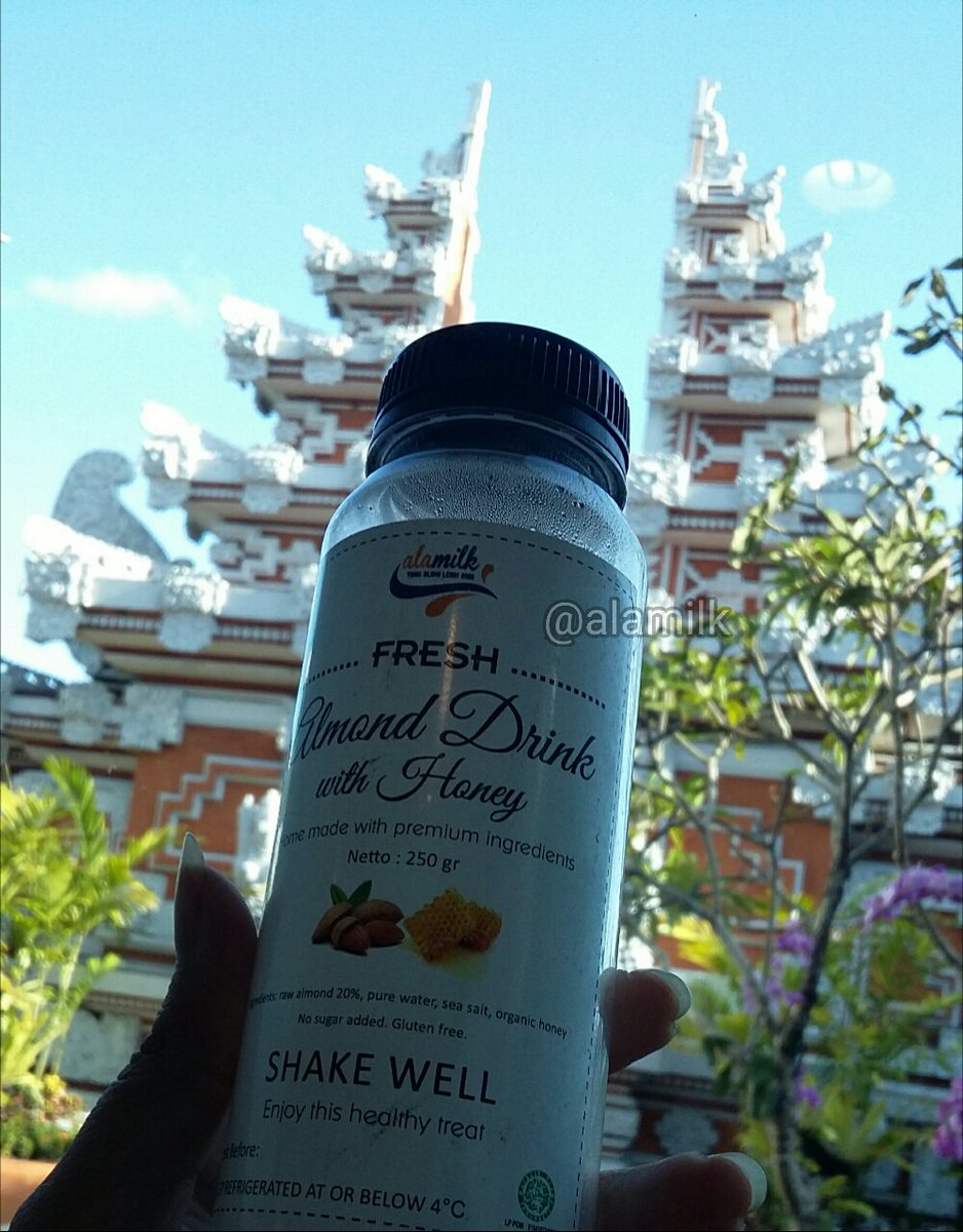 AlamilkID's tweet photo. Menikmati cuaca yg mendung di Bogor tapi hati secerah langit di Bali, ga ada salahnya kalo sambil minum almond drink dari Alamilk. Pemesanan ke no 08812656044 ya. Yuk, dibeli yg banyak :) https://t.co/rgIRd1rWVb