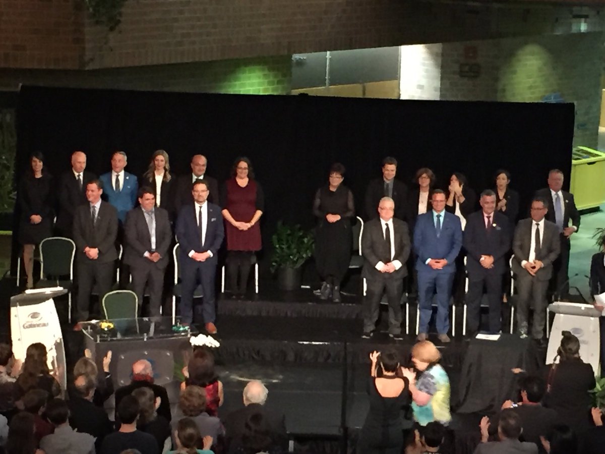 ville_gatineau's tweet photo. En cette soirée d’assermentation, nos élus sont fiers de représenter les Gatinois #Gat2017 #Gatineau #polgat https://t.co/tWthNM0q0J