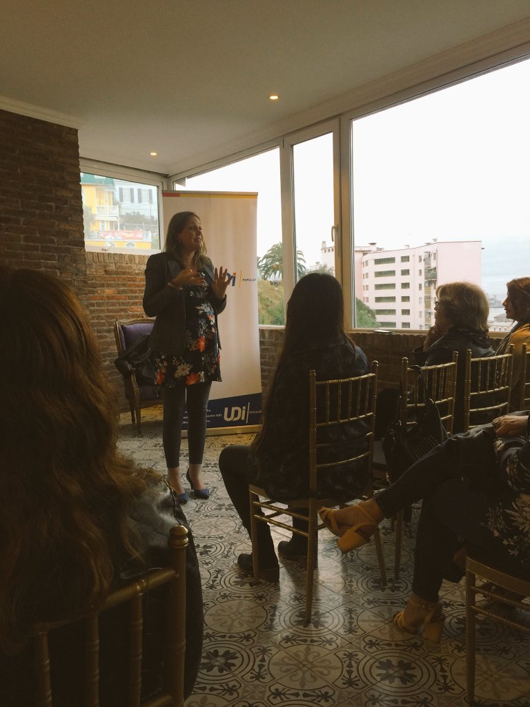 JUDIConcon's tweet photo. Capacitación "Mujeres, Política y Participación".
Gracias a nuestra querida Alcaldesa de Olmué @macasante 😘
#MujeresEnLaCancha #Concón https://t.co/QTkvb42Y95