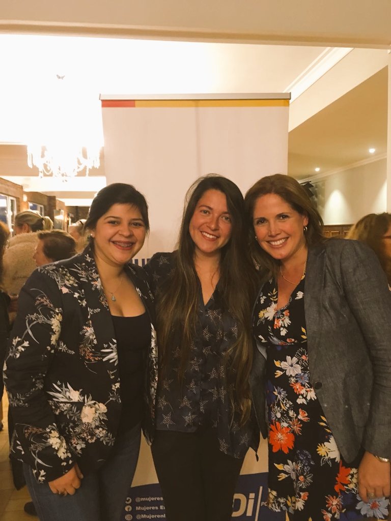 JUDIConcon's tweet photo. Capacitación "Mujeres, Política y Participación".
Gracias a nuestra querida Alcaldesa de Olmué @macasante 😘
#MujeresEnLaCancha #Concón https://t.co/QTkvb42Y95