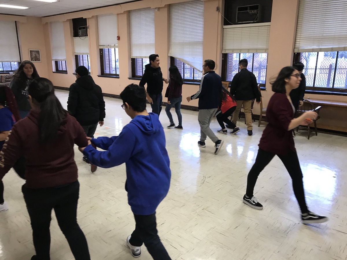 MsJJoung's tweet photo. A #simulation of a #population and its #limitingfactors in an environment by acting out as bears hunting for food with a blinded, injured, and mama bear within the population #ecology #science #environment #densitydependent @CarlSchurzHS https://t.co/qDN6tJeJFu