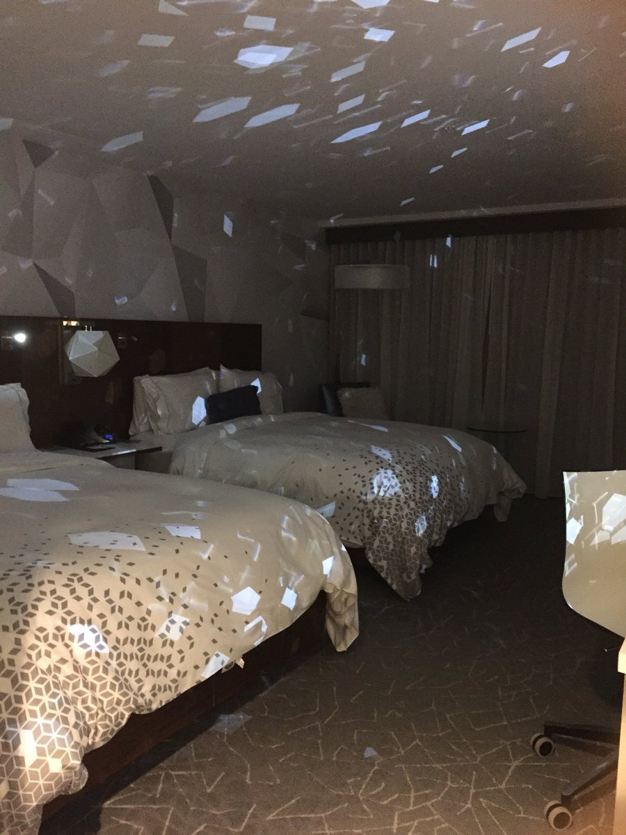 HOPE_in_ACTION's tweet photo. In #YEG for the the Western Sponsorship Forum, and my first stay at the Renaissance. There’s denim bum wallpaper, and the room mirror acts like a disco ball!  #Schmancy #FarmerChic #DoesntGetOutMuch #OoooAhhhh https://t.co/tDjeDH4Htf