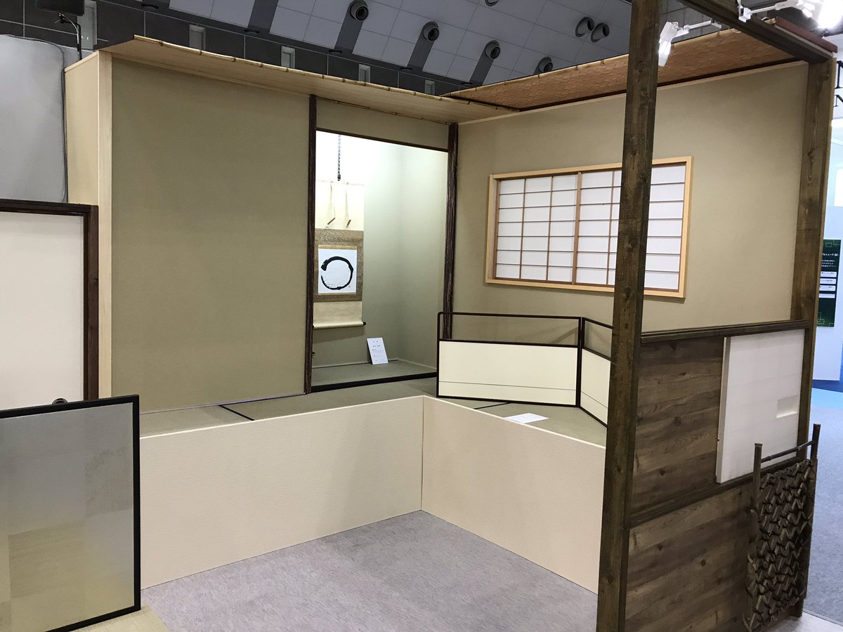 今日から東京ビッグサイトにてJAPANTEX2017が始まりました。
当協会のブースには、茶室が出現。実演は14時からです。