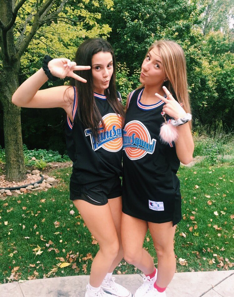 avak44's tweet photo. happiest birthday wishes to one of my best friends @mollysilb!!❤️ https://t.co/x8qiZYhLow