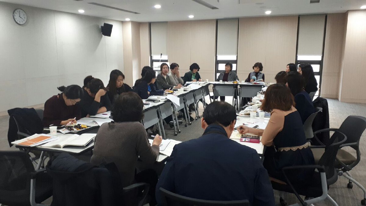 2017년 11월 15일 현재
수정구보건소 6층 소회의실에서 3개구 보건소 관련 사업 담당자들이 모여서 2018년도 통합건강증진사업 계획 작성 회의를 진행중입니다~
#성남시 #수정구보건소