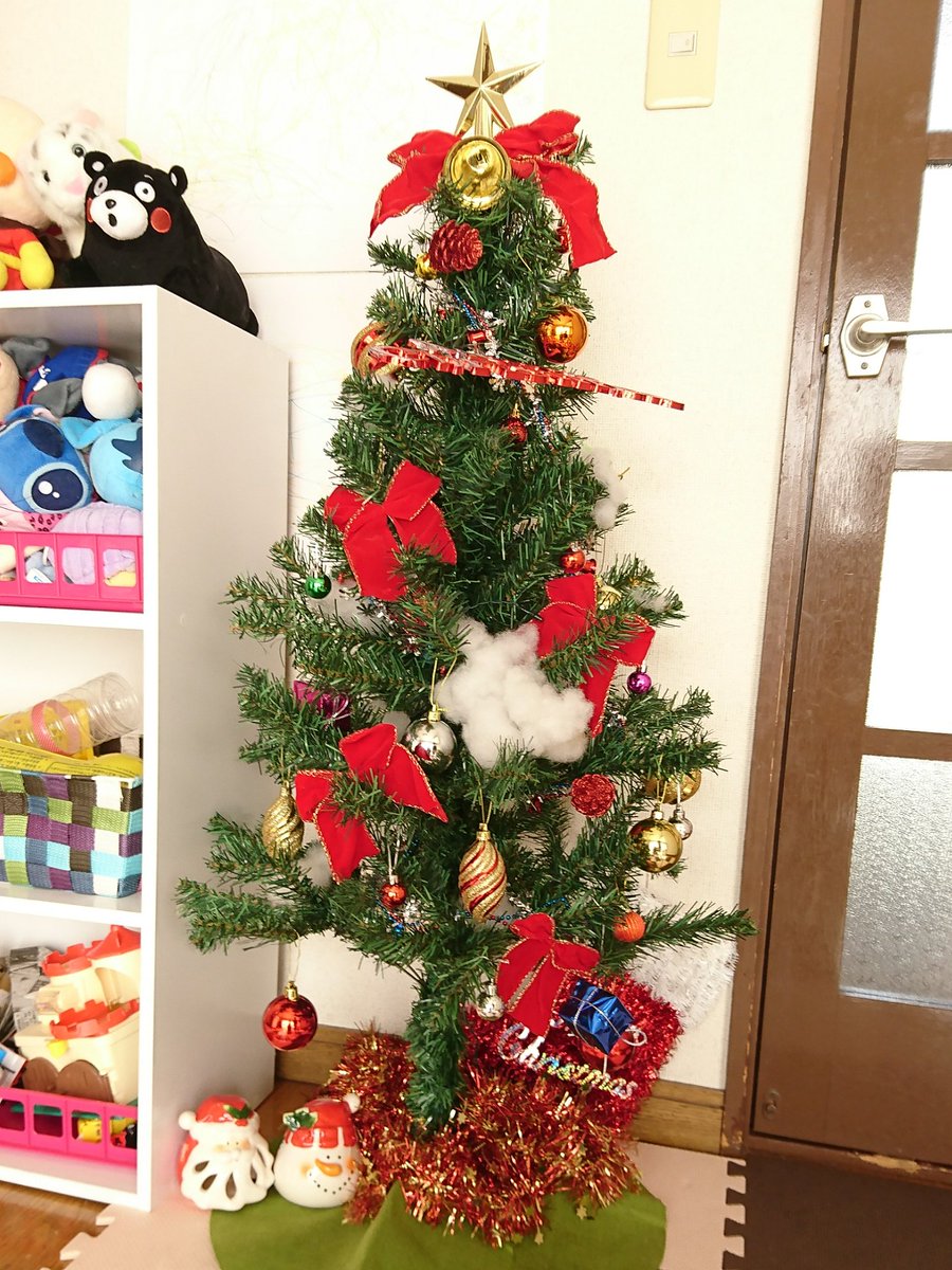 fuka_mina's tweet photo. 何故かクリスマスツリーのことを、「プレゼント」と言い張るので、なんのことか全くわからず2歳児に怒られながら、ツリー出しました！笑。
 
ハンドメイドサイトMinne(ミンネ)にて、SJ37 shopではクリスマス商品販売中です！
https://t.co/1eeaoi3COL https://t.co/7JsMyi49wV