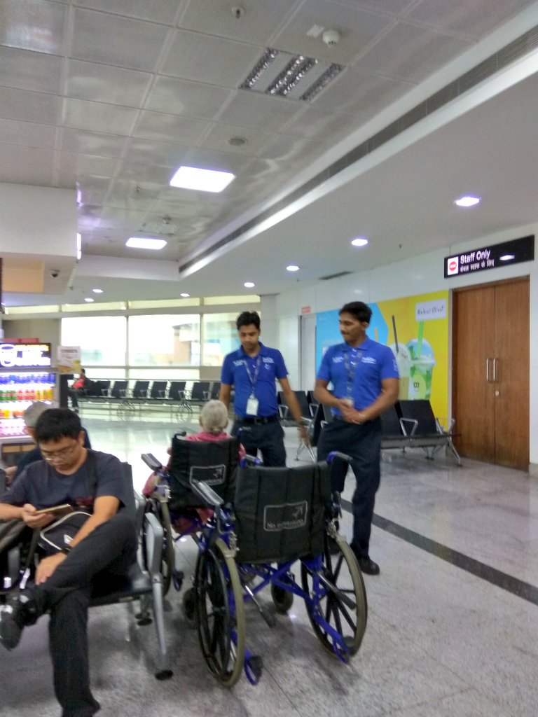 Roflindian tweet media