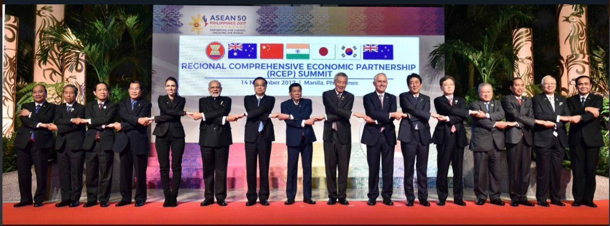 moronhumor's tweet image. How Climax of a Priyadarshan Film looks like ..