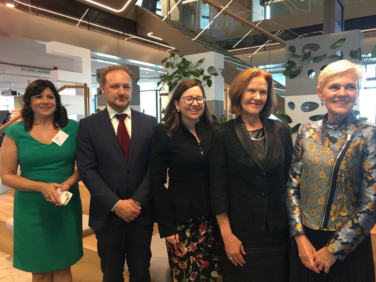 KaarenKoomen's tweet photo. New #ASR_comms leadership team with #Austrade ceo stephanie fahey hosted by PWC https://t.co/WdygcwZr3Q